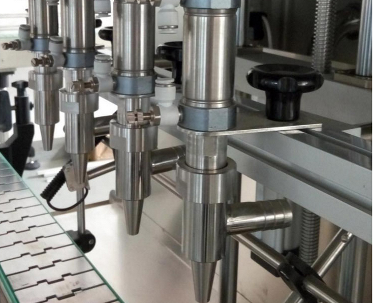 食用油灌裝生產(chǎn)線細節(jié)圖